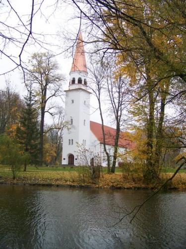 Verregneter Herbsttag (100_0360.JPG) wird geladen. Eindrucksvolle Fotos aus Lettland erwarten Sie.